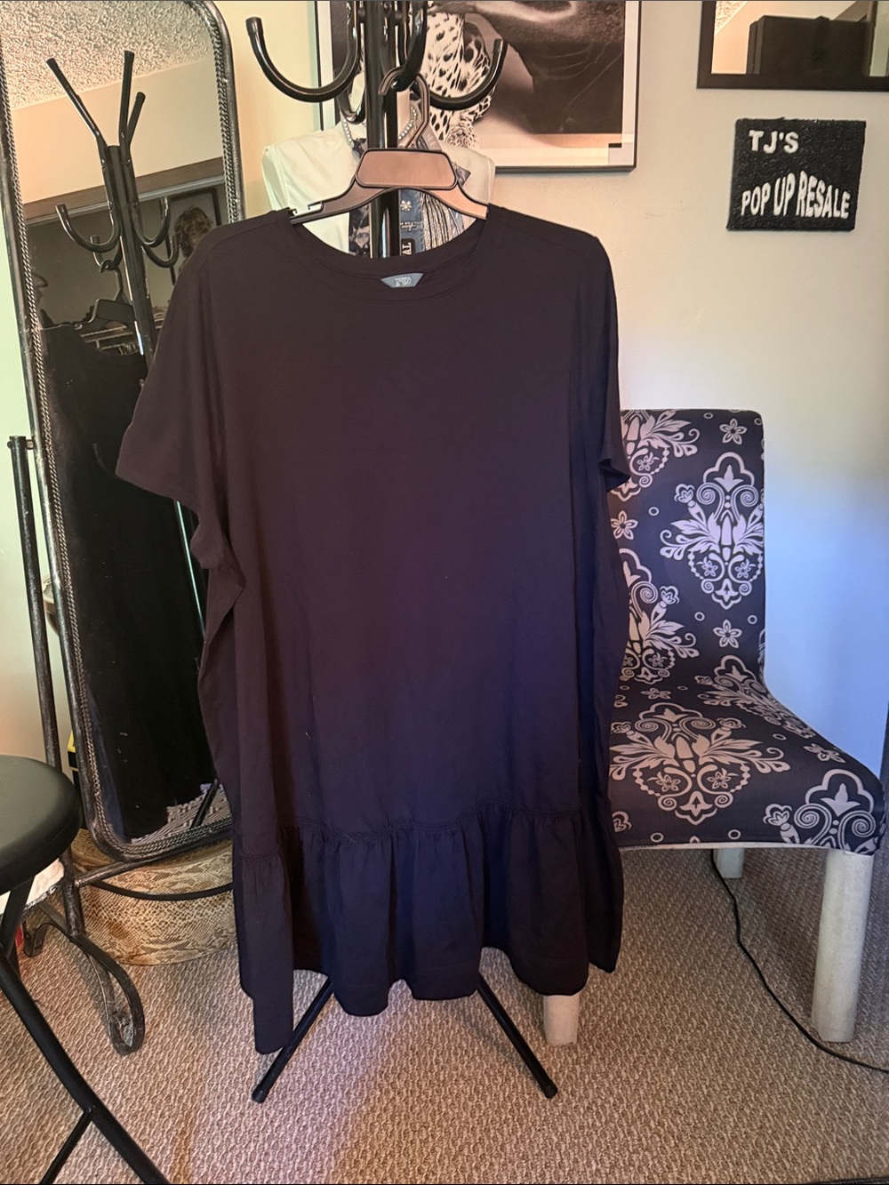 Terra & Sky Black Short Sleeve Ruffle Hem Tunic